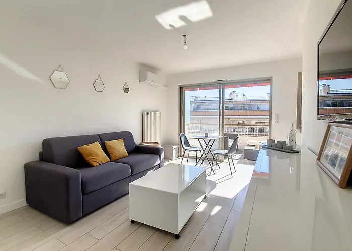 Apartment Henri Camille Real Estate -Fleuries7-Charming Studio W Big Terrace Cannes