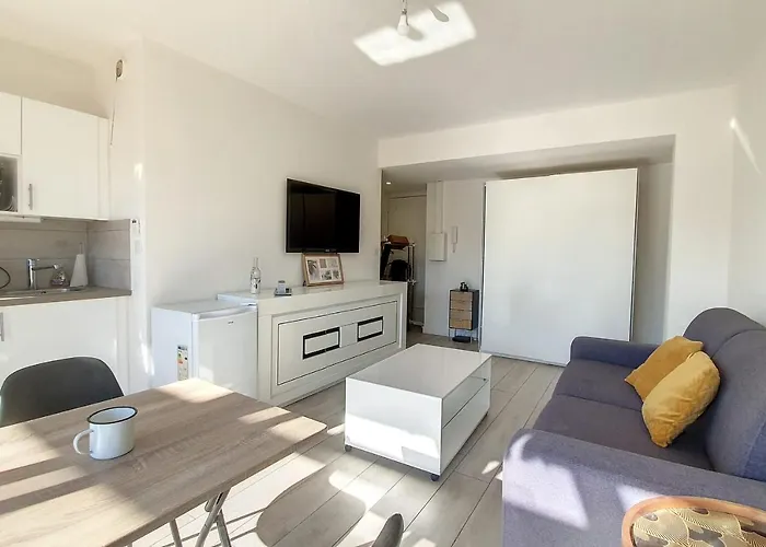شقة Henri Camille Real Estate -Fleuries7-Charming Studio W Big Terrace *