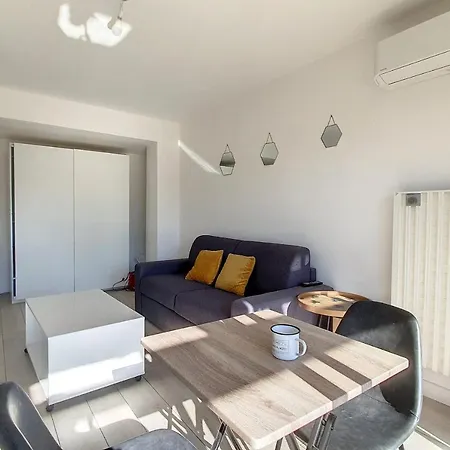 Apartmán Henri Camille Real Estate -Fleuries7-Charming Studio W Big Terrace Cannes